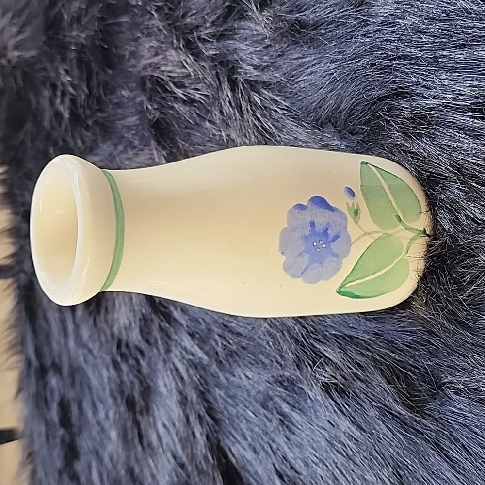 POTTERY  VASE  🌼 FLOWER DESIGNED.